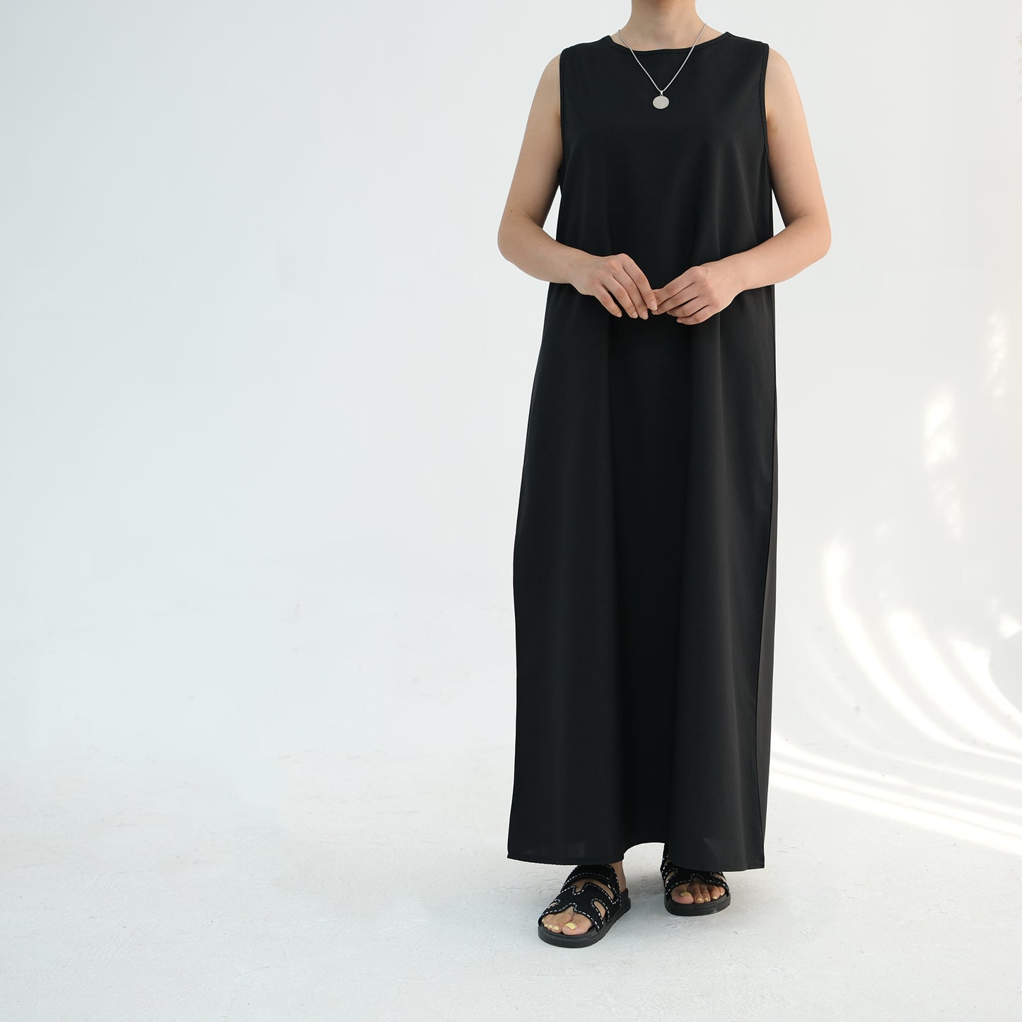 Embroidered Floral-Sleeved Abaya - Black