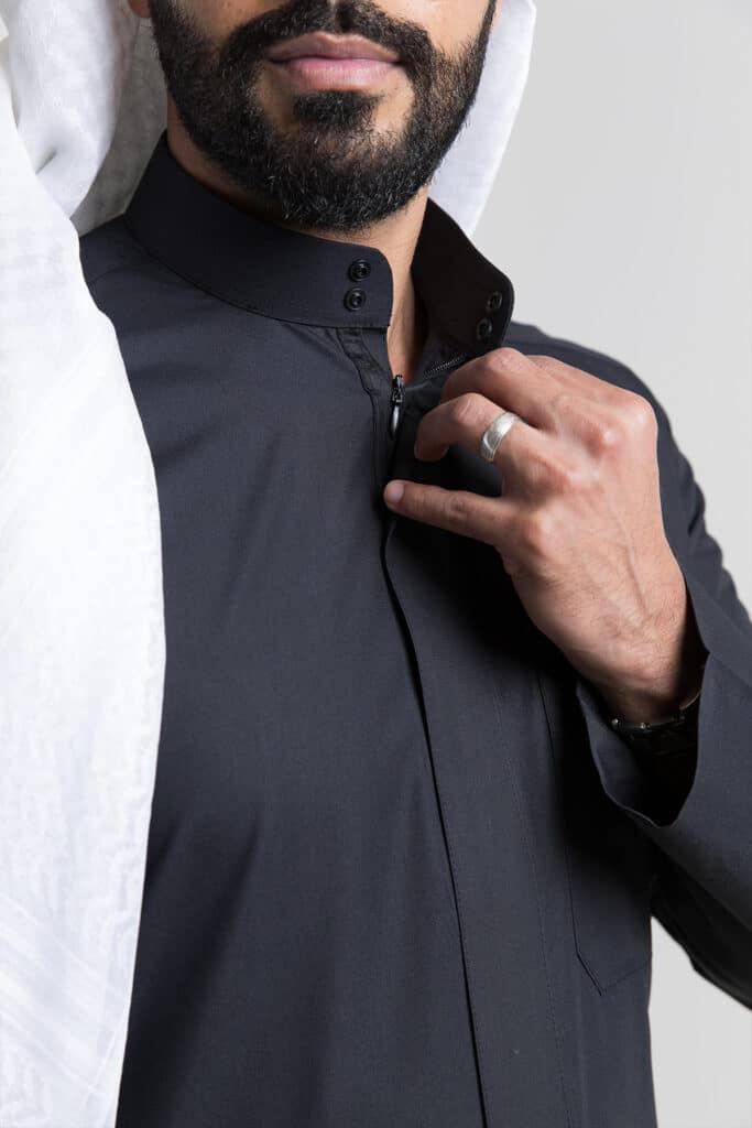 Al-Shiaka® Saudi Collared Thobe - Black